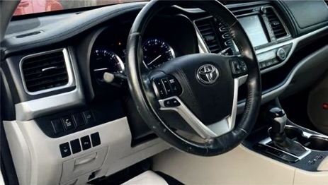 Buy 2014 Toyota Highlander White from phush Motors In Lagos Image view 2