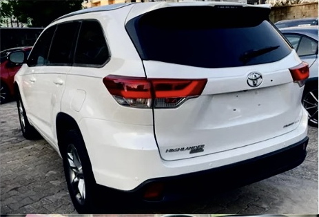 Buy 2014 Toyota Highlander White from phush Motors In Lagos Image view 4